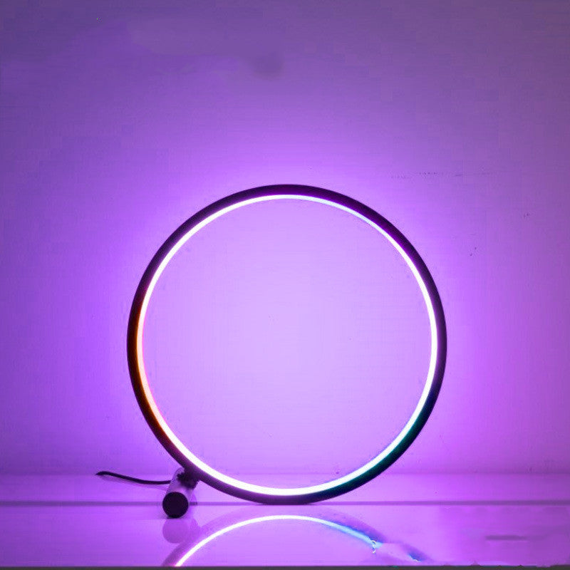 北欧のシンプルな Usb テーブルランプ Rgb 雰囲気ランプ LED 装飾ランプ クリエイティブな個性の目の保護寝室のベッドサイドランプメーカー