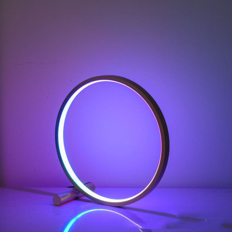 北欧のシンプルな Usb テーブルランプ Rgb 雰囲気ランプ LED 装飾ランプ クリエイティブな個性の目の保護寝室のベッドサイドランプメーカー