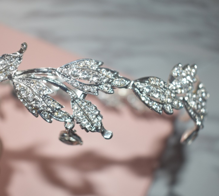 Corona de bosque de diamantes de imitación