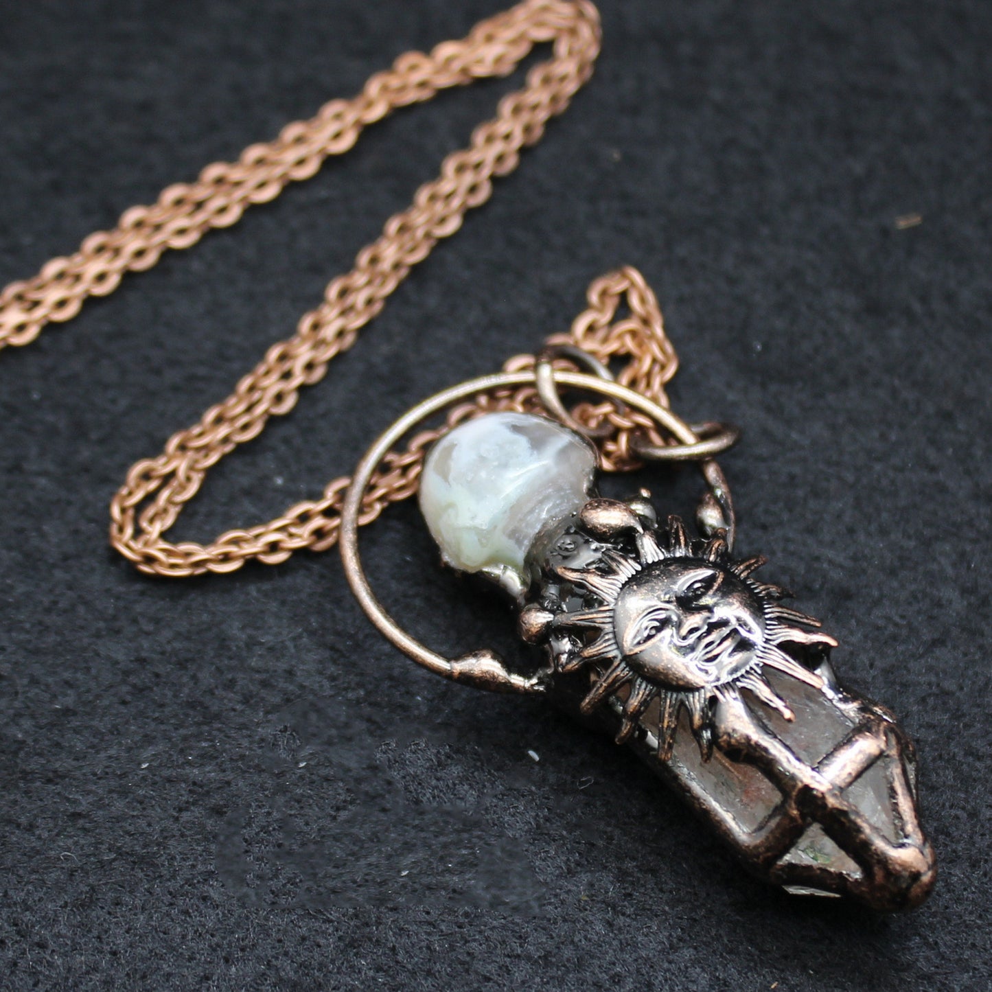 菊オニキスヘキサゴンペンダント