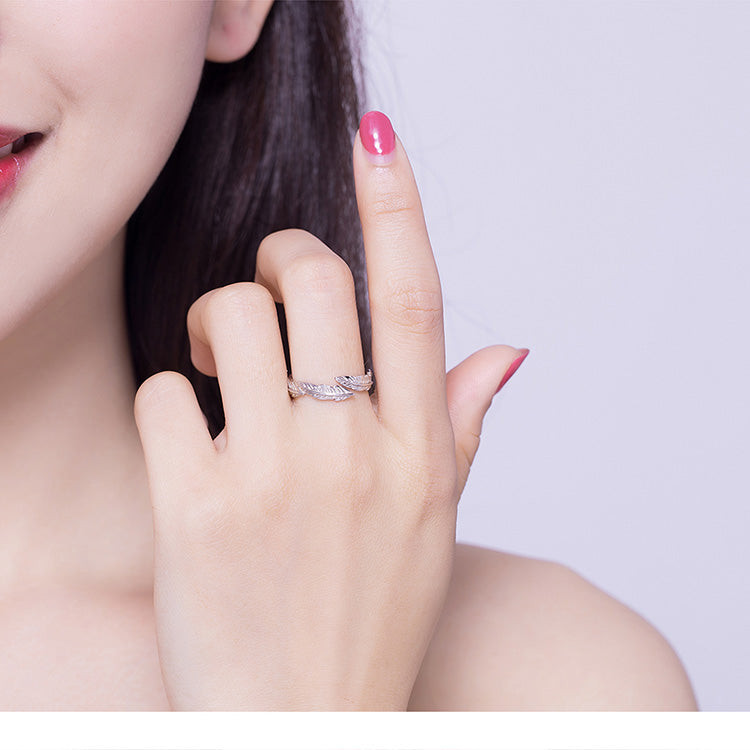 ルナーシルバーフェザーリング