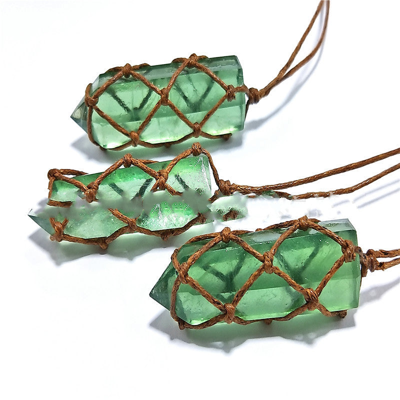 Colgante tejido con pilar de cristal natural de fluorita verde azulado
