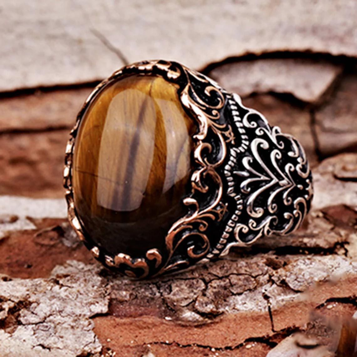Anillo de piedra con glifo de tigre