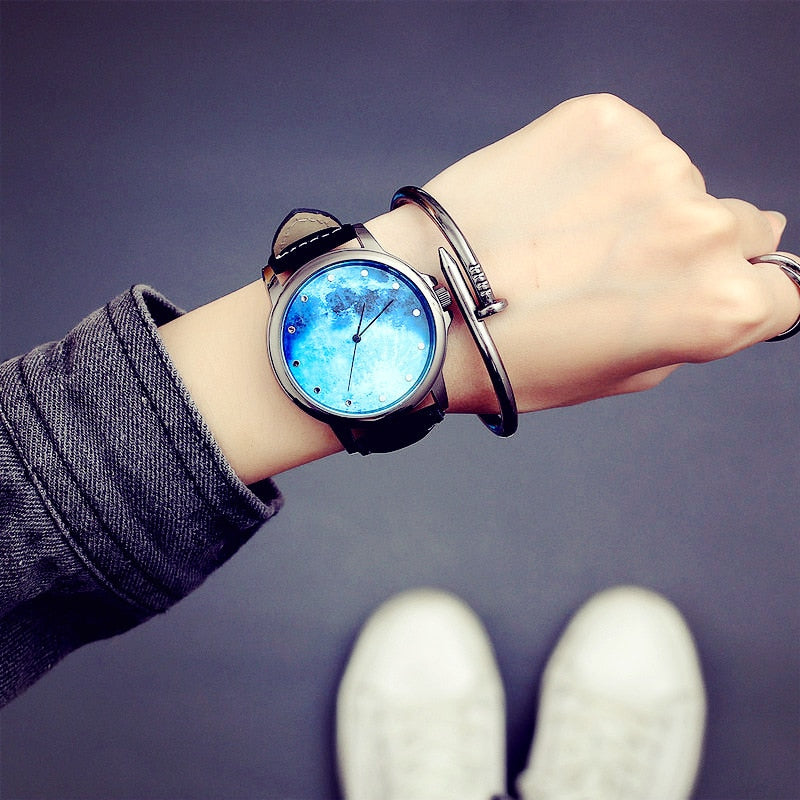 Relojes de pulsera de cuarzo minimalistas a la moda para mujer, diseño de cielo estrellado y Luna, reloj informal único para mujer, relojes exquisitos para mujer